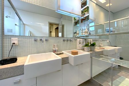 Apartamento à venda com 160m², 4 quartos e 4 vagasBanheiro da Suíte 1