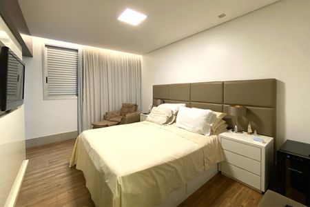 Apartamento à venda com 160m², 4 quartos e 4 vagasSuite 1
