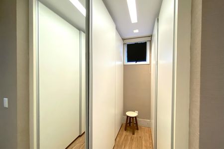 Apartamento à venda com 160m², 4 quartos e 4 vagasCloset da suíte 1