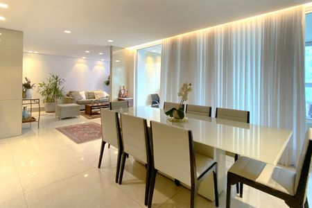 Apartamento à venda com 160m², 4 quartos e 4 vagasSala