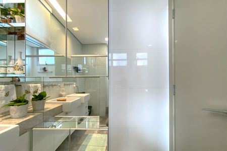 Apartamento à venda com 160m², 4 quartos e 4 vagasBanheiro da Suíte 1