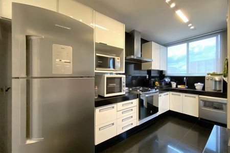 Apartamento à venda com 160m², 4 quartos e 4 vagasCozinha