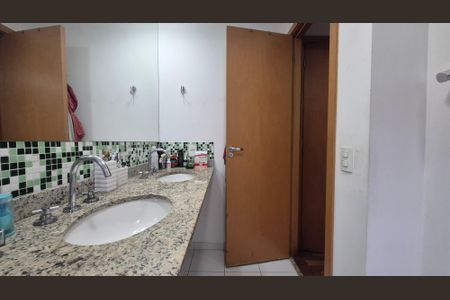 Apartamento para alugar com 144m², 3 quartos e 4 vagasBanheiro da suíte