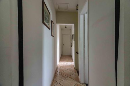 Casa à venda com 150m², 3 quartos e 2 vagasCorredor