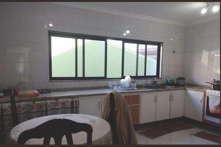 Casa à venda com 3 quartos, 201m² em Pinheirinho, Santo André