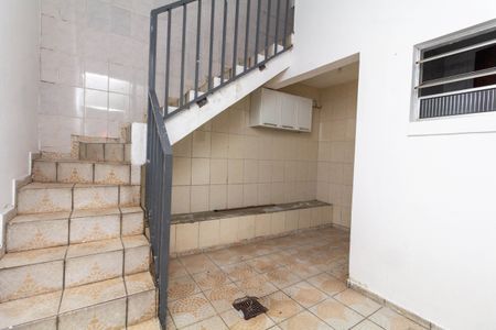 Casa de condomínio para alugar com 160m², 3 quartos e 2 vagasEscada