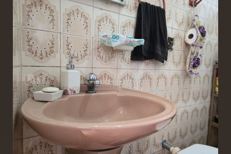 Casa à venda com 255m², 5 quartos e 5 vagasCasa 02/ Banheiro Social 02