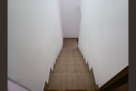 Casa à venda com 255m², 5 quartos e 5 vagasCasa 02/ Escada acesso aos Quartos 