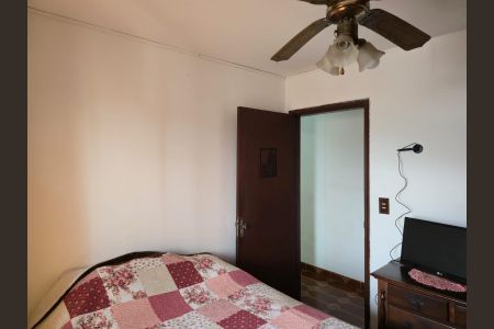 Casa à venda com 255m², 5 quartos e 5 vagasCasa 02/ Quarto 01 com Varanda 