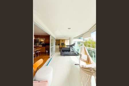 Foto 01 de apartamento à venda com 4 quartos, 261m² em Alphaville Empresarial, Barueri