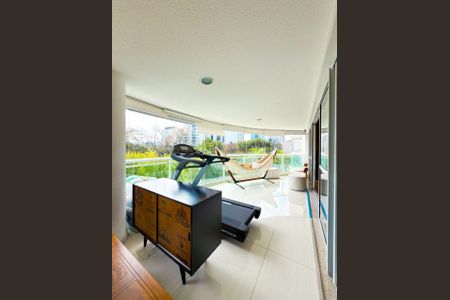 Apartamento à venda com 261m², 4 quartos e 4 vagasFoto 03