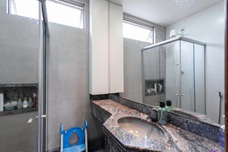 Apartamento à venda com 122m², 3 quartos e 2 vagasBanheiro social