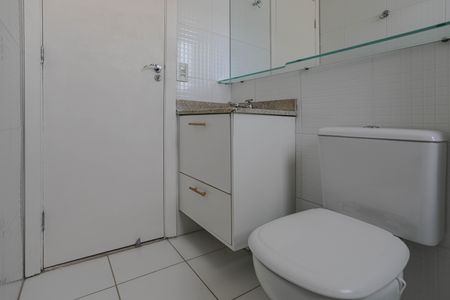 Apartamento para alugar com 70m², 2 quartos e 2 vagas Apartamento para alugar com 70m², 2 quartos e 2 vagasBanheiro da Suíte