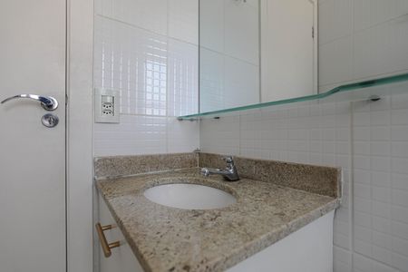Apartamento para alugar com 70m², 2 quartos e 2 vagas Apartamento para alugar com 70m², 2 quartos e 2 vagasBanheiro da Suíte