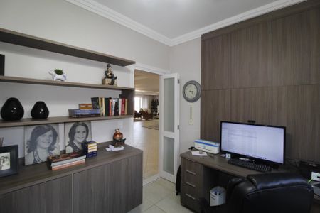 Casa para alugar com 990m², 6 quartos e 8 vagasEscritório