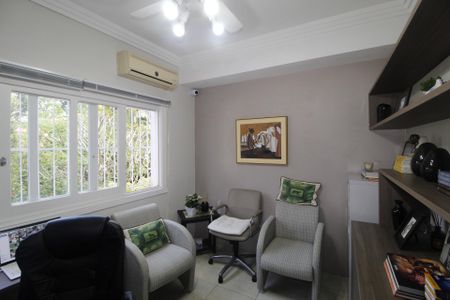 Casa para alugar com 990m², 6 quartos e 8 vagasEscritório