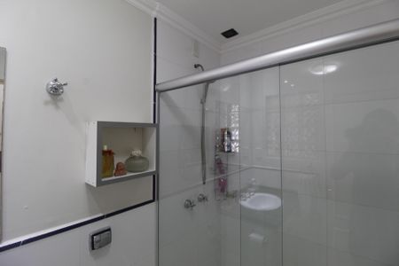 Casa para alugar com 990m², 6 quartos e 8 vagasBanheiro da Suíte 2