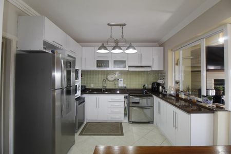 Casa para alugar com 990m², 6 quartos e 8 vagasCozinha