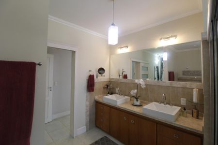 Casa para alugar com 990m², 6 quartos e 8 vagasBanheiro da Suíte 3