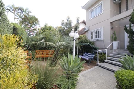 Casa para alugar com 990m², 6 quartos e 8 vagasQuintal