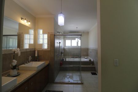 Casa para alugar com 990m², 6 quartos e 8 vagasBanheiro da Suíte 3