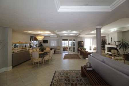Sala de casa para alugar com 6 quartos, 990m² em Vila Jardim, Porto Alegre