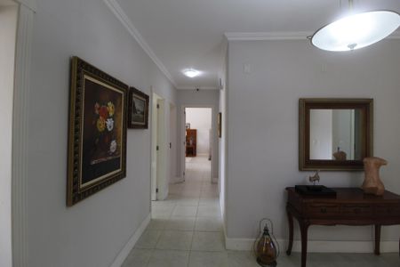 Casa para alugar com 990m², 6 quartos e 8 vagasCorredor