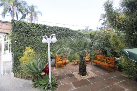 Casa para alugar com 990m², 6 quartos e 8 vagasQuintal