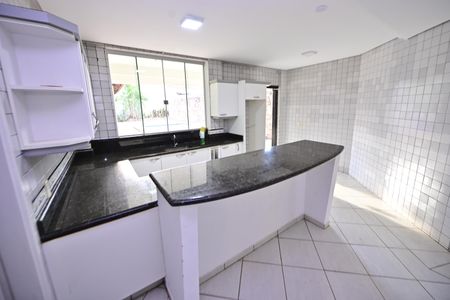 Casa para alugar com 515m², 4 quartos e 7 vagasCozinha