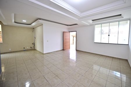 Casa para alugar com 515m², 4 quartos e 7 vagasSala
