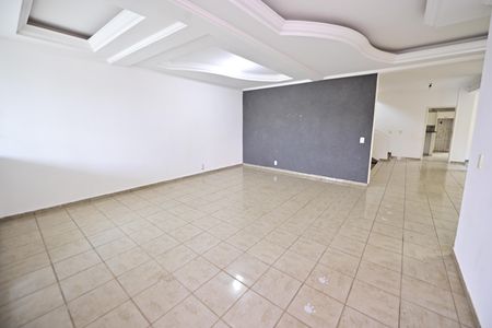 Casa para alugar com 515m², 4 quartos e 7 vagasSala