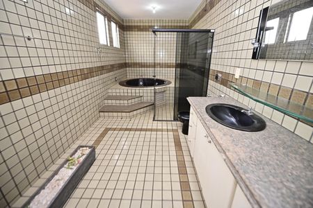 Casa para alugar com 515m², 4 quartos e 7 vagasBanheiro da Suíte 4