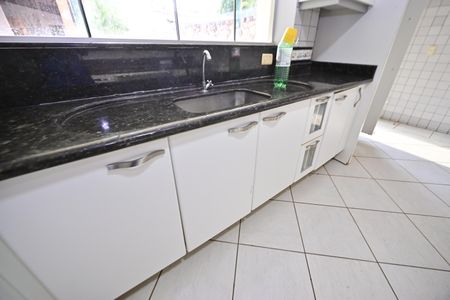 Casa para alugar com 515m², 4 quartos e 7 vagasCozinha