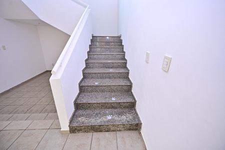 Casa para alugar com 515m², 4 quartos e 7 vagasEscada