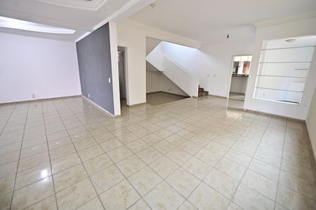 Casa para alugar com 515m², 4 quartos e 7 vagasSala