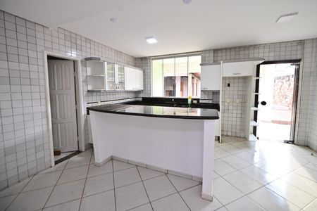 Casa para alugar com 515m², 4 quartos e 7 vagasCozinha