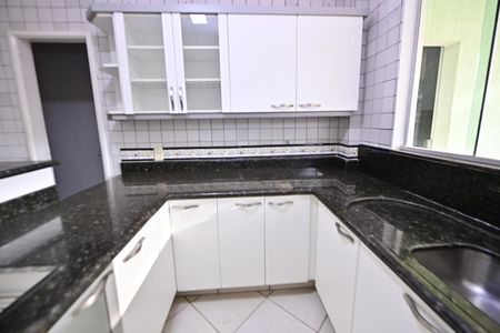 Casa para alugar com 515m², 4 quartos e 7 vagasCozinha