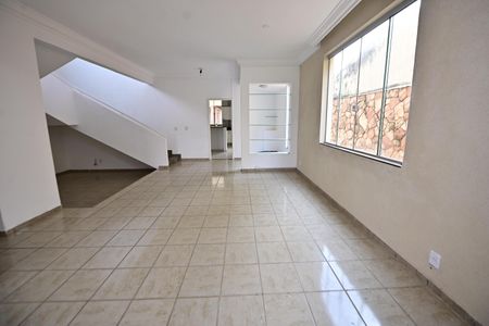 Casa para alugar com 515m², 4 quartos e 7 vagasSala