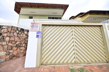 Casa para alugar com 515m², 4 quartos e 7 vagasFachada