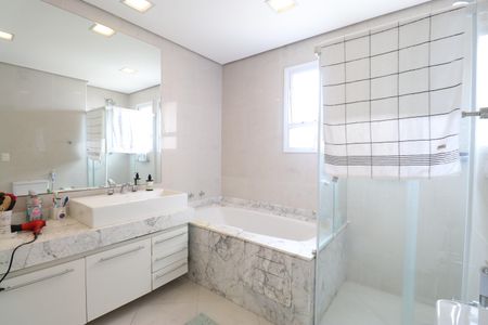 Apartamento para alugar com 223m², 3 quartos e 4 vagasBanheiro da Suíte 3