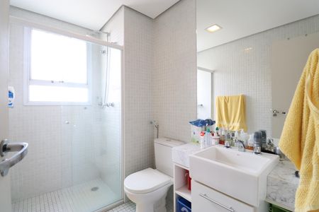 Apartamento para alugar com 223m², 3 quartos e 4 vagasBanheiro da Suíte 1