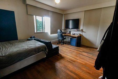 Casa à venda com 500m², 4 quartos e 7 vagas Casa à venda com 500m², 4 quartos e 7 vagasQuarto 2