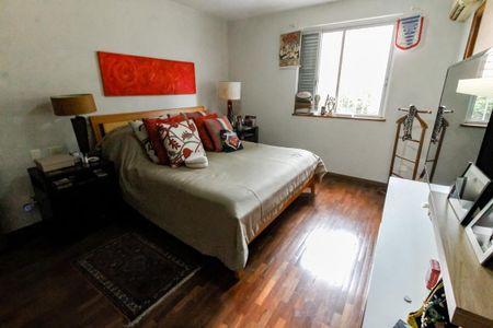 Casa à venda com 500m², 4 quartos e 7 vagas Casa à venda com 500m², 4 quartos e 7 vagasSuíte 2