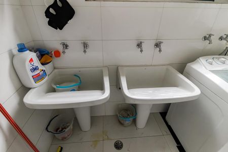 Casa à venda com 500m², 4 quartos e 7 vagas Casa à venda com 500m², 4 quartos e 7 vagasDetalhe da area de serviço