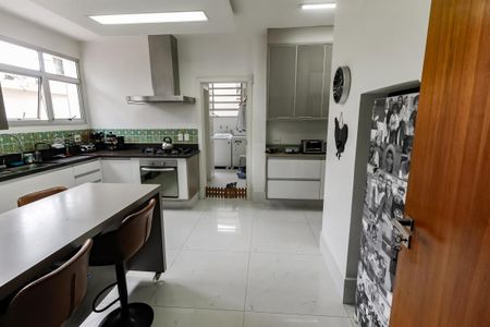 Casa à venda com 500m², 4 quartos e 7 vagas Casa à venda com 500m², 4 quartos e 7 vagasCozinha - Armários