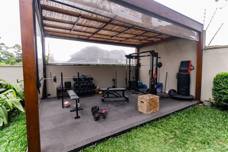 Casa à venda com 500m², 4 quartos e 7 vagas Casa à venda com 500m², 4 quartos e 7 vagasAcademia