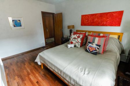 Casa à venda com 500m², 4 quartos e 7 vagas Casa à venda com 500m², 4 quartos e 7 vagasSuíte 2