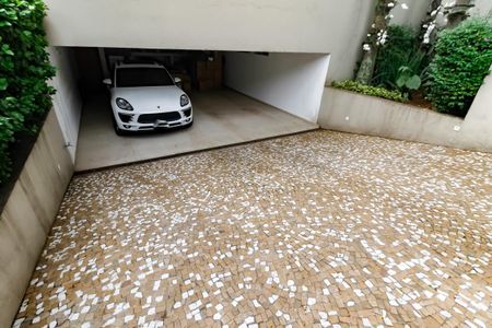 Casa à venda com 500m², 4 quartos e 7 vagas Casa à venda com 500m², 4 quartos e 7 vagasGaragem