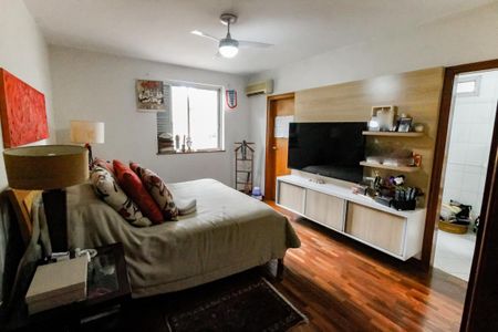 Casa à venda com 500m², 4 quartos e 7 vagas Casa à venda com 500m², 4 quartos e 7 vagasSuíte 2