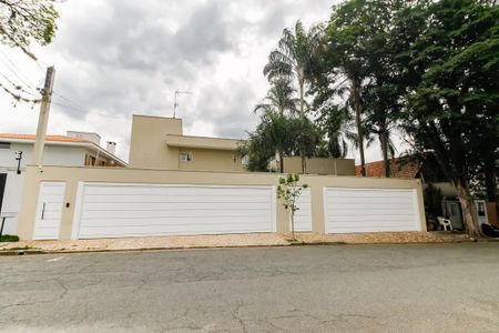 Casa à venda com 500m², 4 quartos e 7 vagas Casa à venda com 500m², 4 quartos e 7 vagasFachada